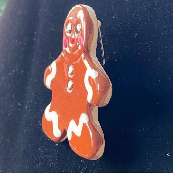 Gingerbread Brooch Christmas  Holiday Baking Pin - Picture 4 of 6
